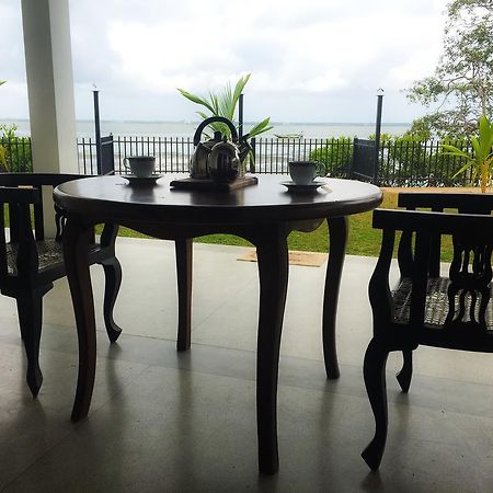 Negombo Holiday Home ภายนอก รูปภาพ