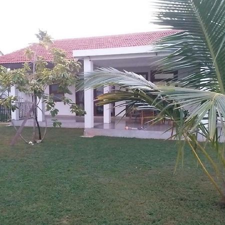 Negombo Holiday Home ภายนอก รูปภาพ