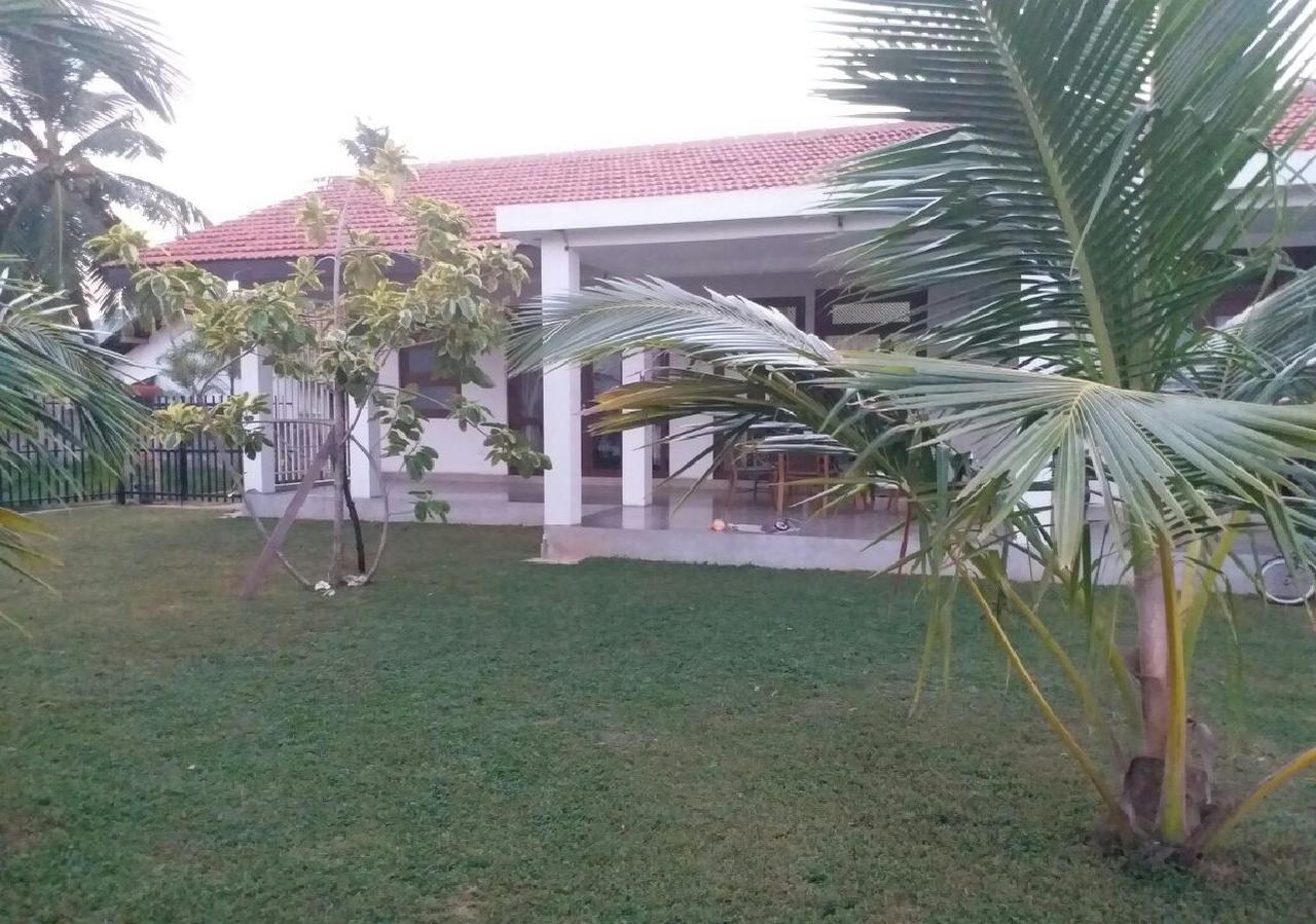 Negombo Holiday Home ภายนอก รูปภาพ