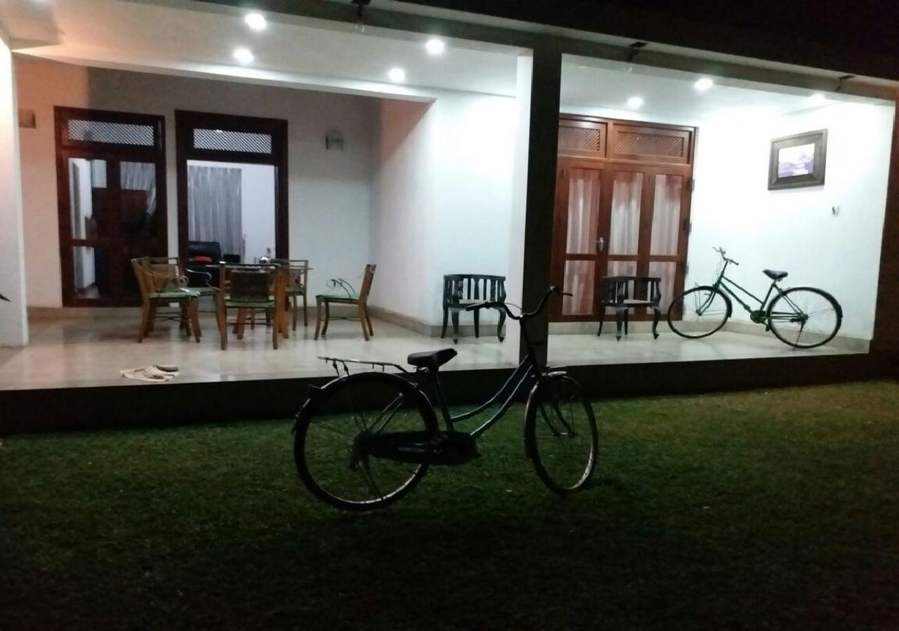 Negombo Holiday Home ภายนอก รูปภาพ
