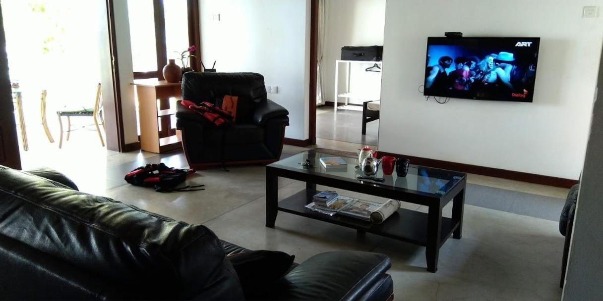 Negombo Holiday Home ภายนอก รูปภาพ