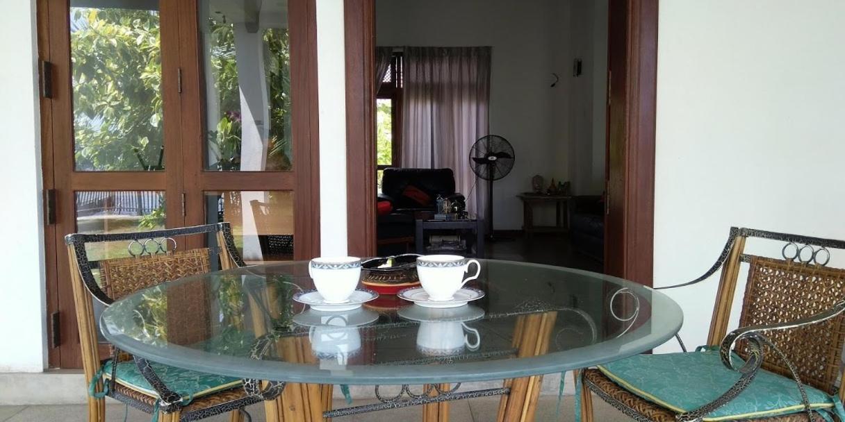 Negombo Holiday Home ภายนอก รูปภาพ