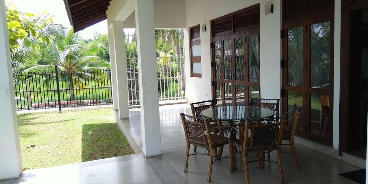 Negombo Holiday Home ภายนอก รูปภาพ